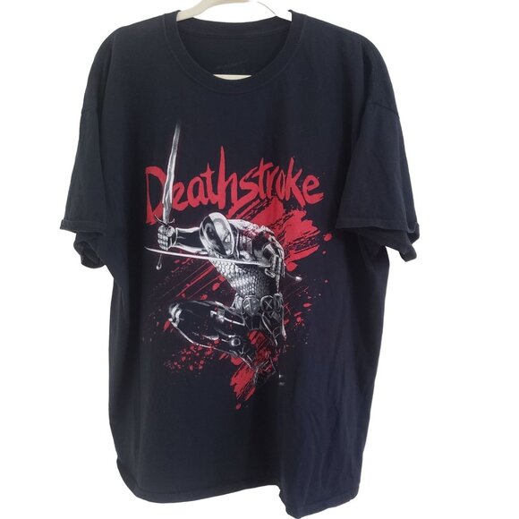 Deathstroke Leap Splatter T-Shirt Black Size Mens 2XL Cotton DC Universe - Picture 1 of 4